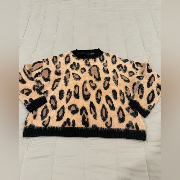 MINKPINK Sweaters - MinkPink fuzzy leopard print sweater, medium. So cozy and warm!​